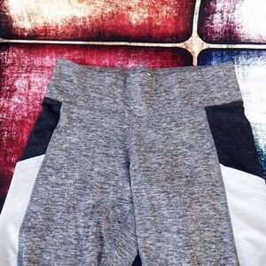 Victoria Secrets Pink Ultimate gray/wh leggings